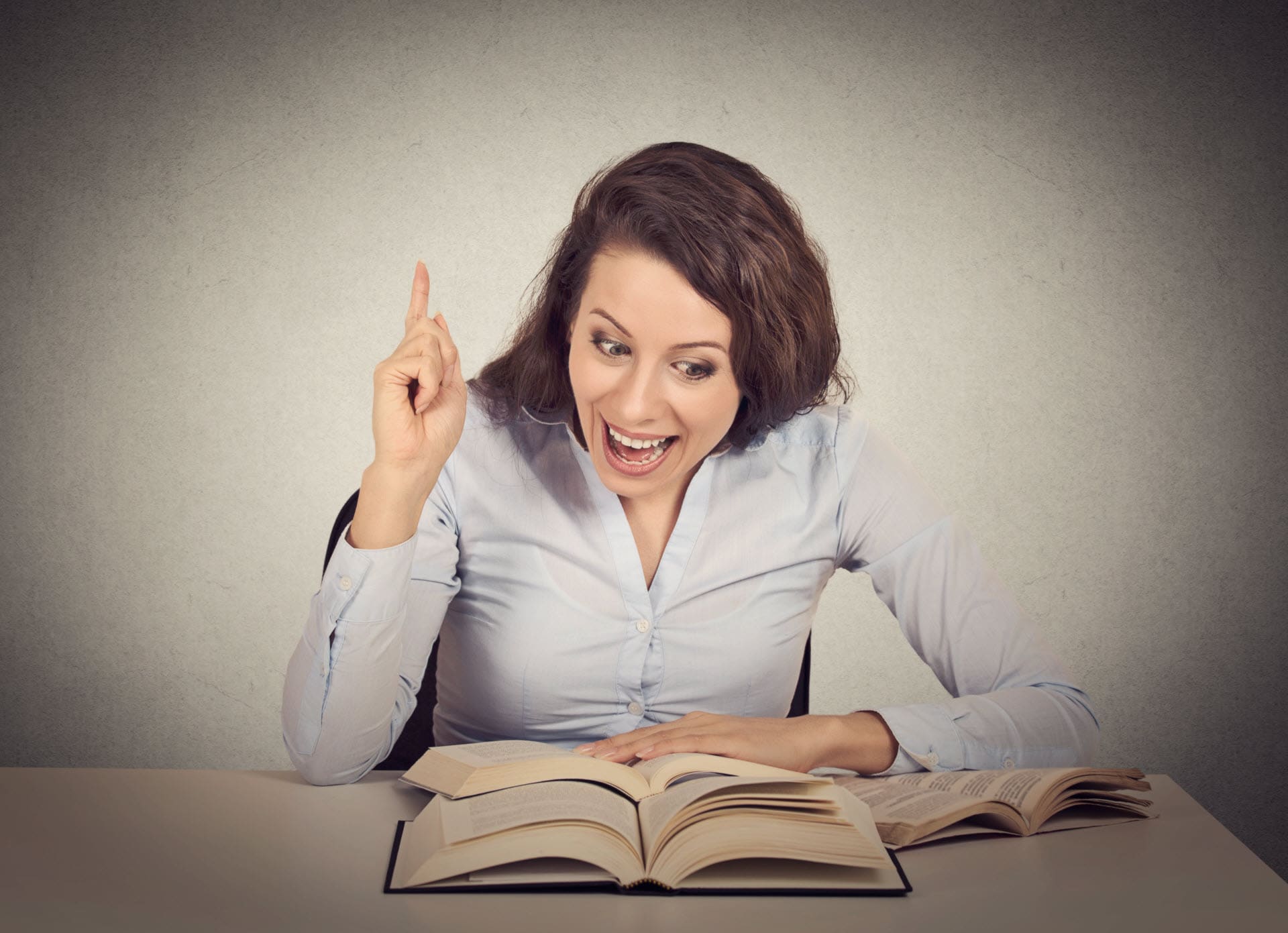 Ved at starte med at sammenligne ny viden med noget, som dine besøgende allerede ved, skaber du et bedre udgangspunkt for, at de kommer til at interessere sig for og forstå det ”nye”, du introducerer i teksten. 